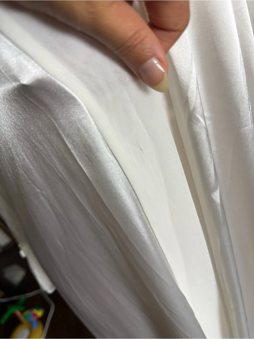 2010’s Elegant White Lace-Trim Long Robe with Tie Belt